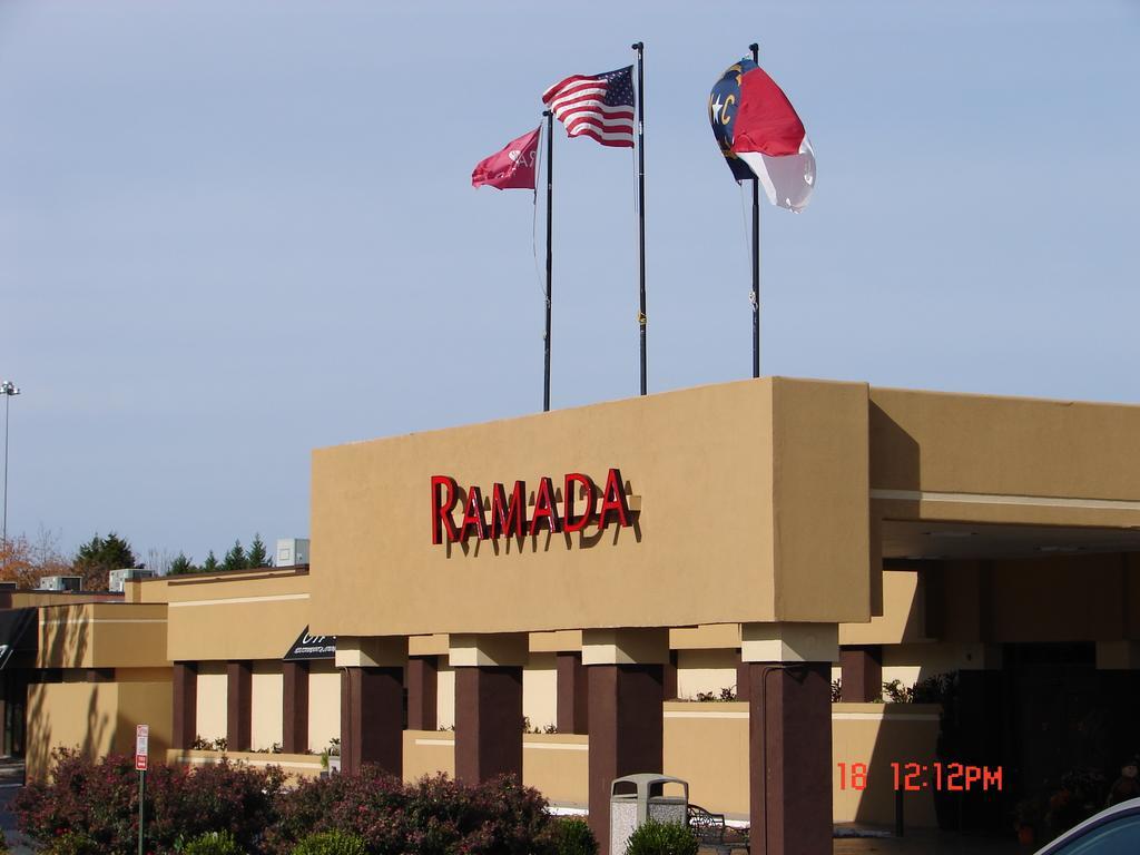 Ramada Plaza By Wyndham Charlotte South End Airport Hotel Exterior photo